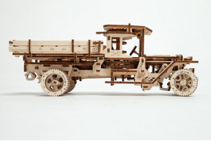 Maquette mécanique Camion UGM-11